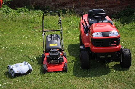 Motoculture de plaisance, tondeuses, tronçonneuses, coupe-bordures