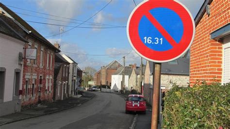 Panneau de signalisation de stationnement alterné