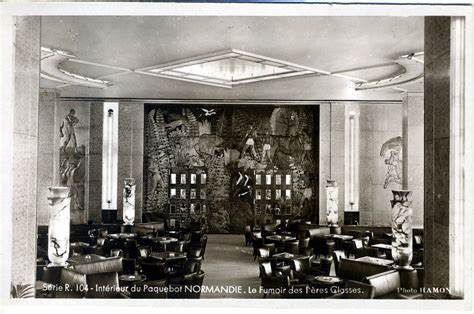 Intérieur du paquebot Normandie avec éléments Lalique