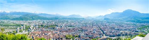 Vue panoramique de Grenoble avec les montagnes en arrière-plan