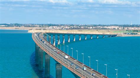 Pont de l'Île de Ré sous le soleil