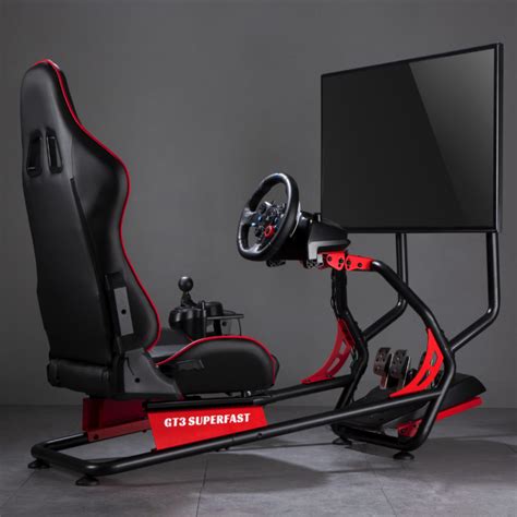Image d'un cockpit de simulation de course fait maison avec un siège baquet