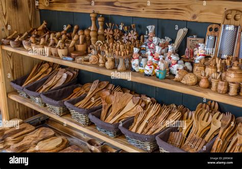 Objets artisanaux en bois de noisetier