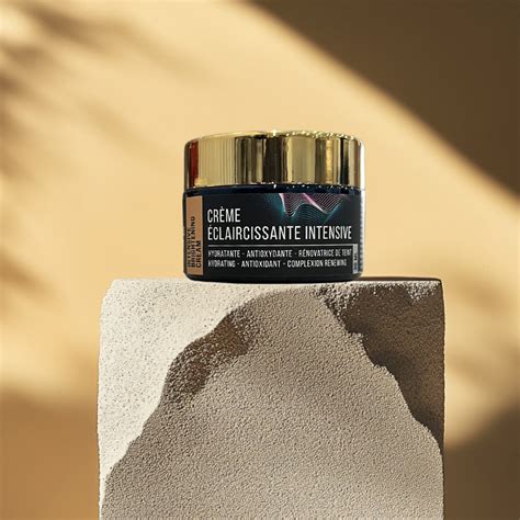 Crème éclaircissante à l'hibiscus et ses ingrédients clés
