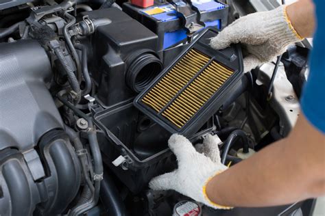 Gros plan sur un filtre à air de moteur