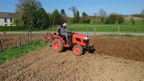 Microtracteur avec charrue