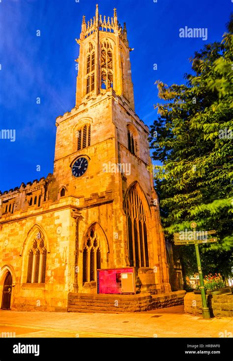 Photo de l'église de Mortemer avec son clocher octogonal