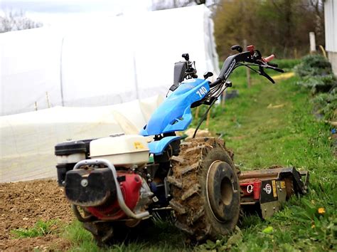 Motoculteur BCS 853 avec divers accessoires