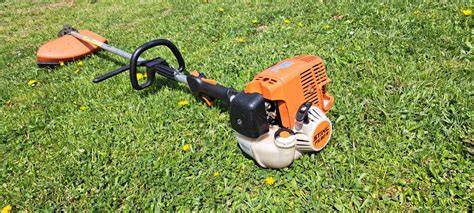 Débroussailleuse Stihl FS 90 en action