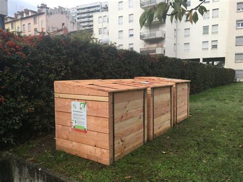 Exemple de composteur collectif en pied d'immeuble
