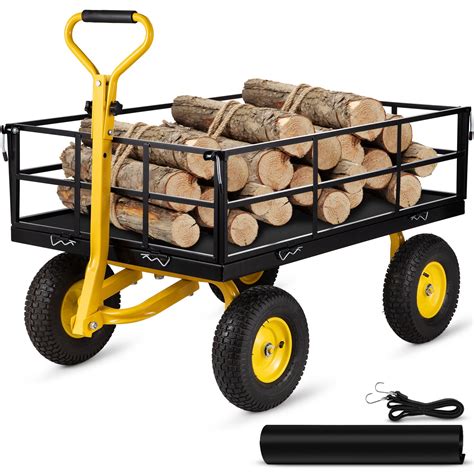 Chariot de jardin à 4 roues avec des sacs de terreau