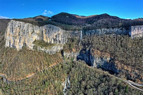 Vue panoramique depuis la falaise de Mouthier-Haute-Pierre