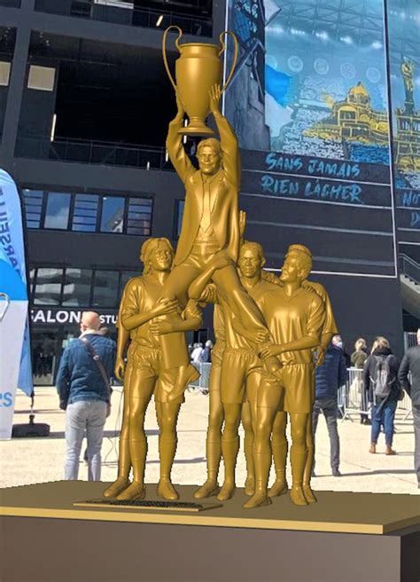 Statue de Jean Bouin devant le Stade Vélodrome