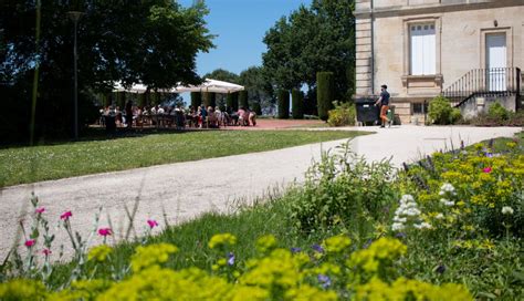 Mairie et espace public fleuri
