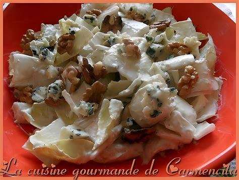 Salade d'endives aux noix et roquefort