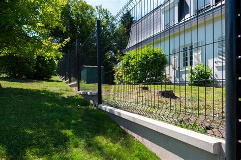 Exemples de clôtures et grillages esthétiques et sécurisés pour jardins