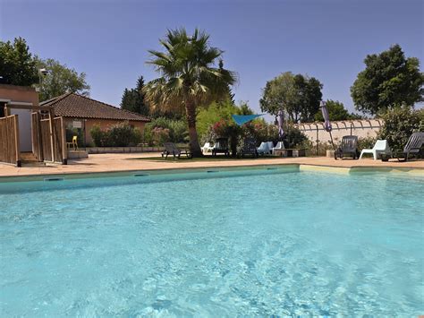 Piscine extérieure chauffée du Camping Les Lauriers Roses