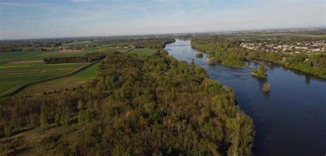 Vue aérienne de la plaine alluviale de la Loire et des cultures