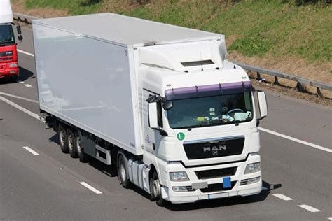 Photo d'un camion de transport de matériel de tonte