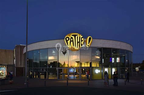 Façade du cinéma Pathé Lingostière