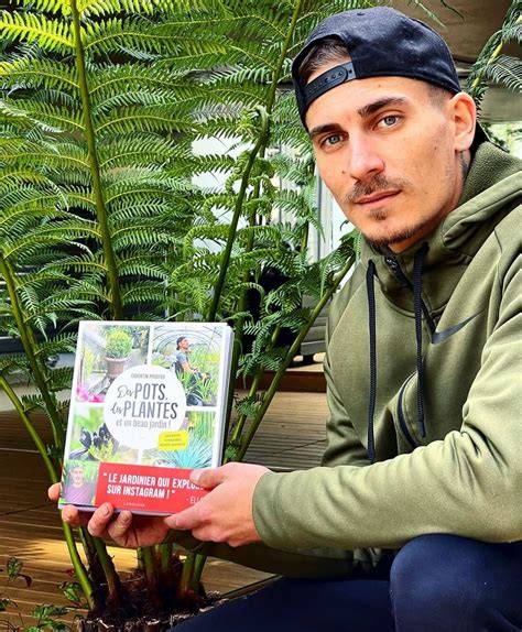 Corentin Pfeiffer présentant son livre