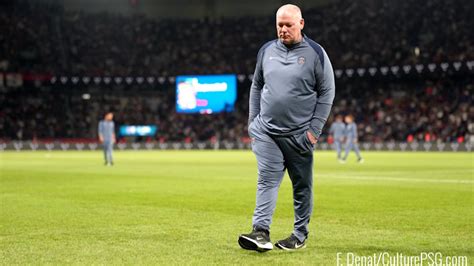 Jonathan Calderwood sur la pelouse du Parc des Princes