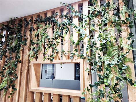 exemples de murs végétaux en faux lierre