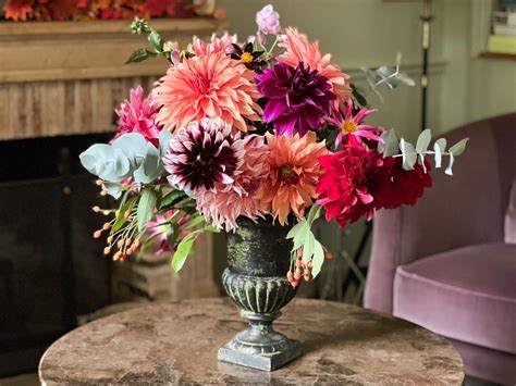 Bouquet de dahlias variés