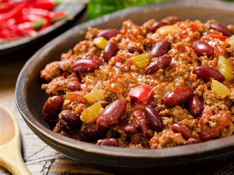 Assiette de chili con carne, mettant en valeur les haricots rouges
