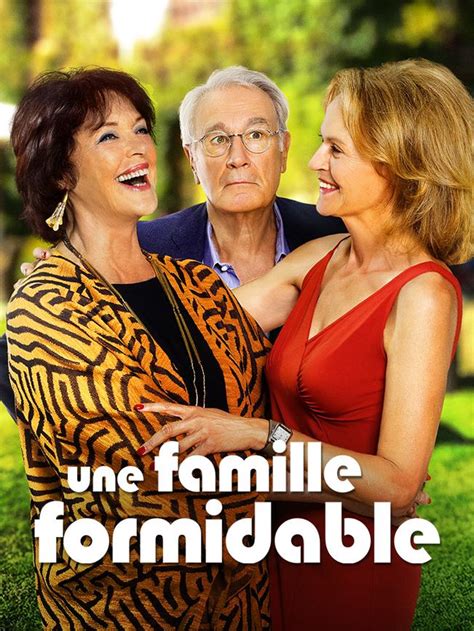 une famille jardine ensemble