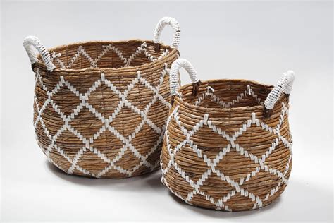Panier en noisetier tressé