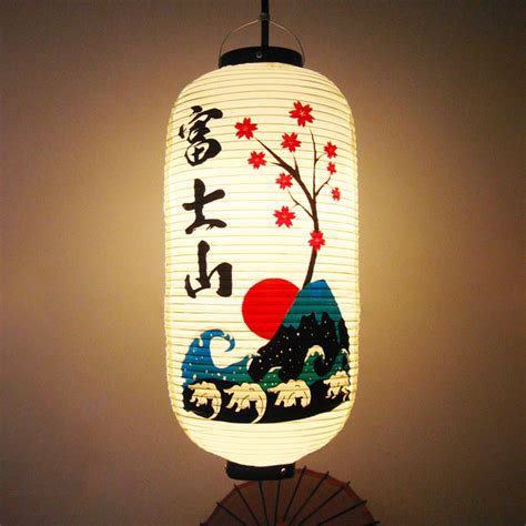 Exemple de décoration intérieure avec des lanternes japonaises