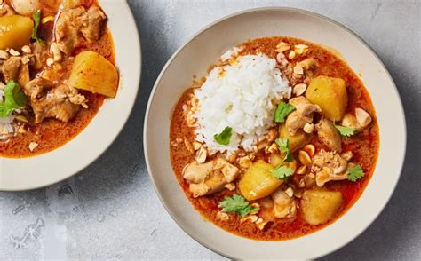 plat avec des cacahuètes