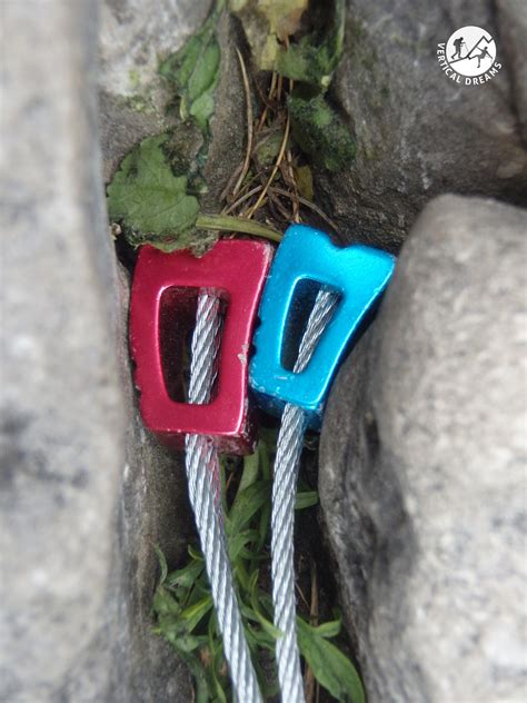 Assortiment de coinceurs et de friends pour l'escalade traditionnelle