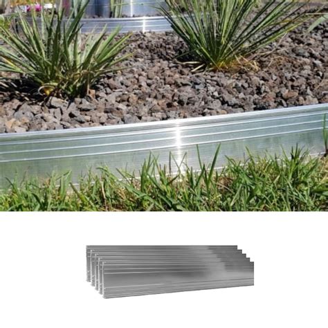 Bordure de jardin en aluminium délimitant un parterre de fleurs