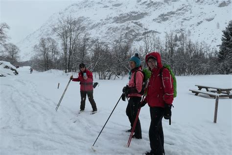 Skieurs sur les pistes de ski de fond à Bessans