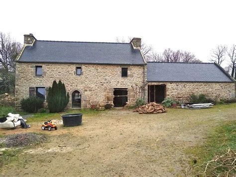 Image d'une ferme bretonne typique ou d'un paysage agricole
