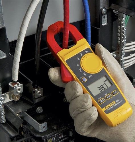 Pince ampèremétrique sur câble de batterie