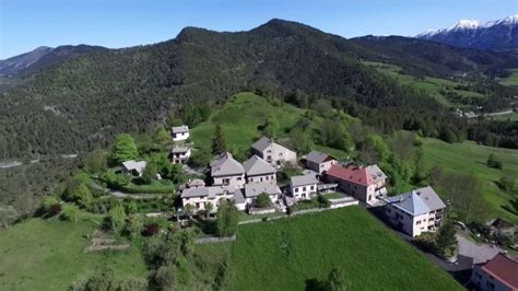 Le Temple Pháp Vân au sein du Hameau du Haut