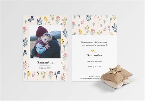 Faire-part de naissance fleuri avec couronne de fleurs et bébé
