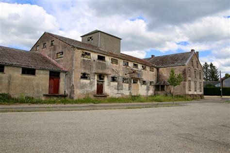 Ancienne coopérative agricole réhabilitée de Lourmarin