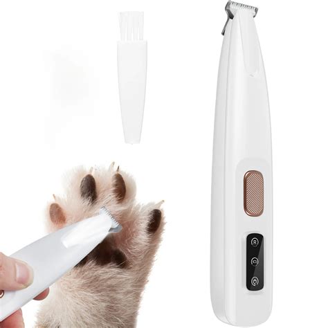Gros plan sur une tondeuse de finition pour pattes de chien