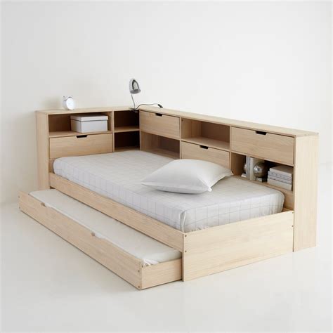 Chambre d'enfant organisée avec un tiroir de lit