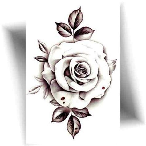 Tatouage réaliste de rose noire et blanche