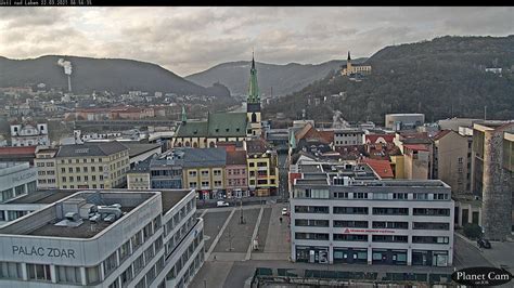 Vue aérienne d'Innsbruck avec les montagnes tyroliennes en arrière-plan