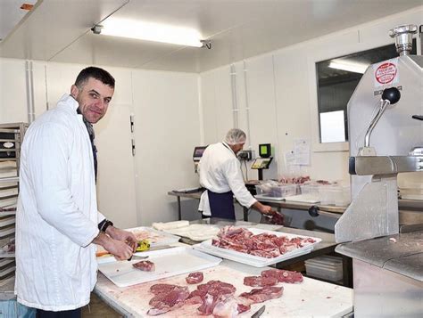 Processus de découpe de viande dans un atelier