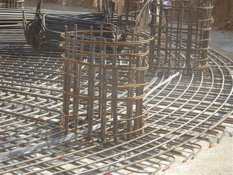 Fixation d'une arche en ferraillage au sol
