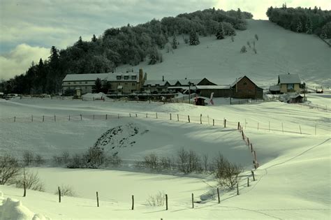 Vue aérienne de la station de ski de Rouge Gazon