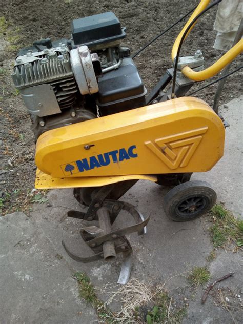 Motobineuse Nautac avec le carter des fraises démonté