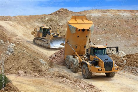 Engin de chantier en action sur Lossberg
